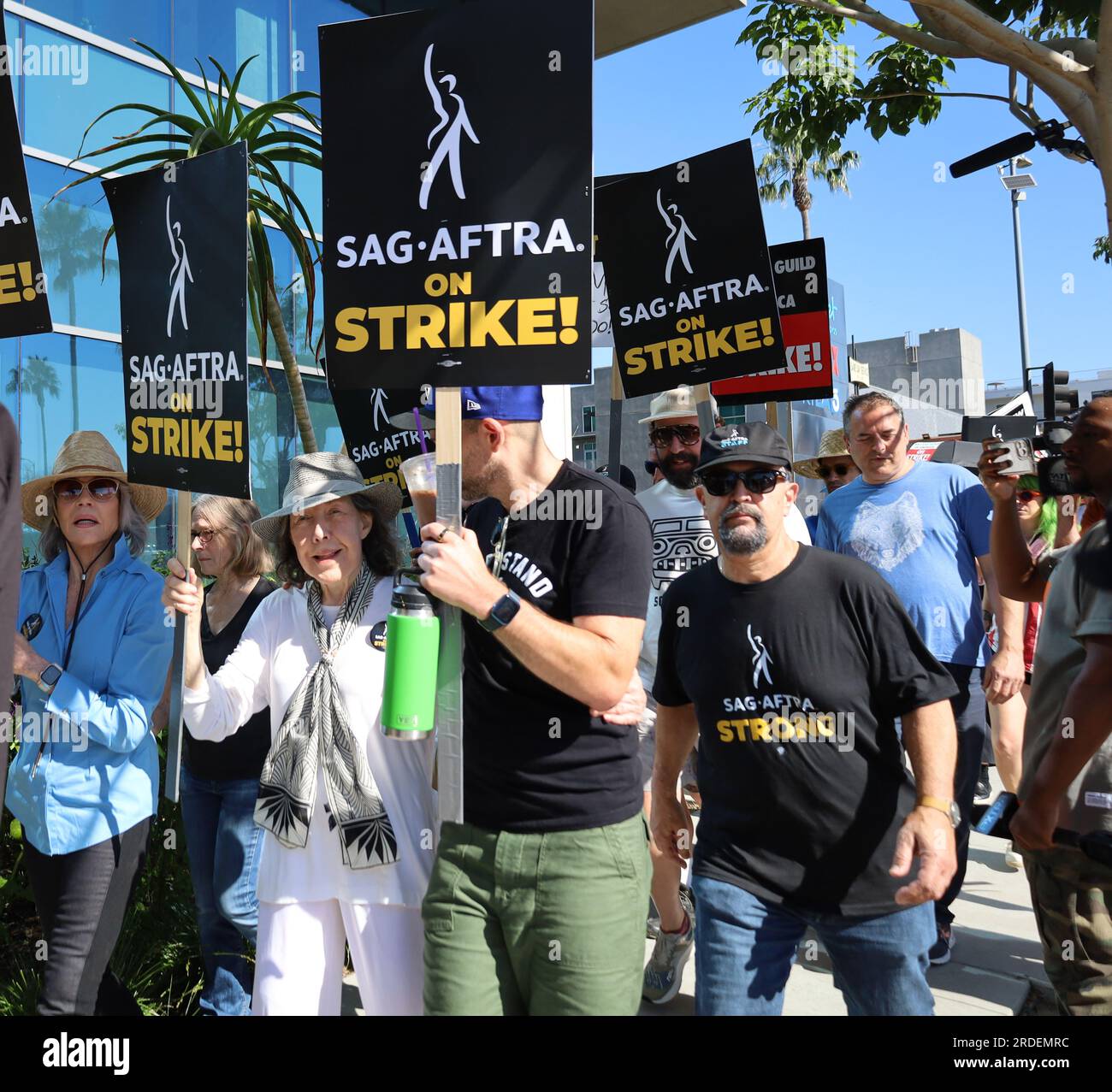 Hollywood, California, U.S.A. 20th July, 2023. Jane Fonda, and June Diane  Raphael, part of the cast of the seven-season hit Netflix TV show Grace and  Frankie, are walking the SAG-AFTRA/WGA picket line