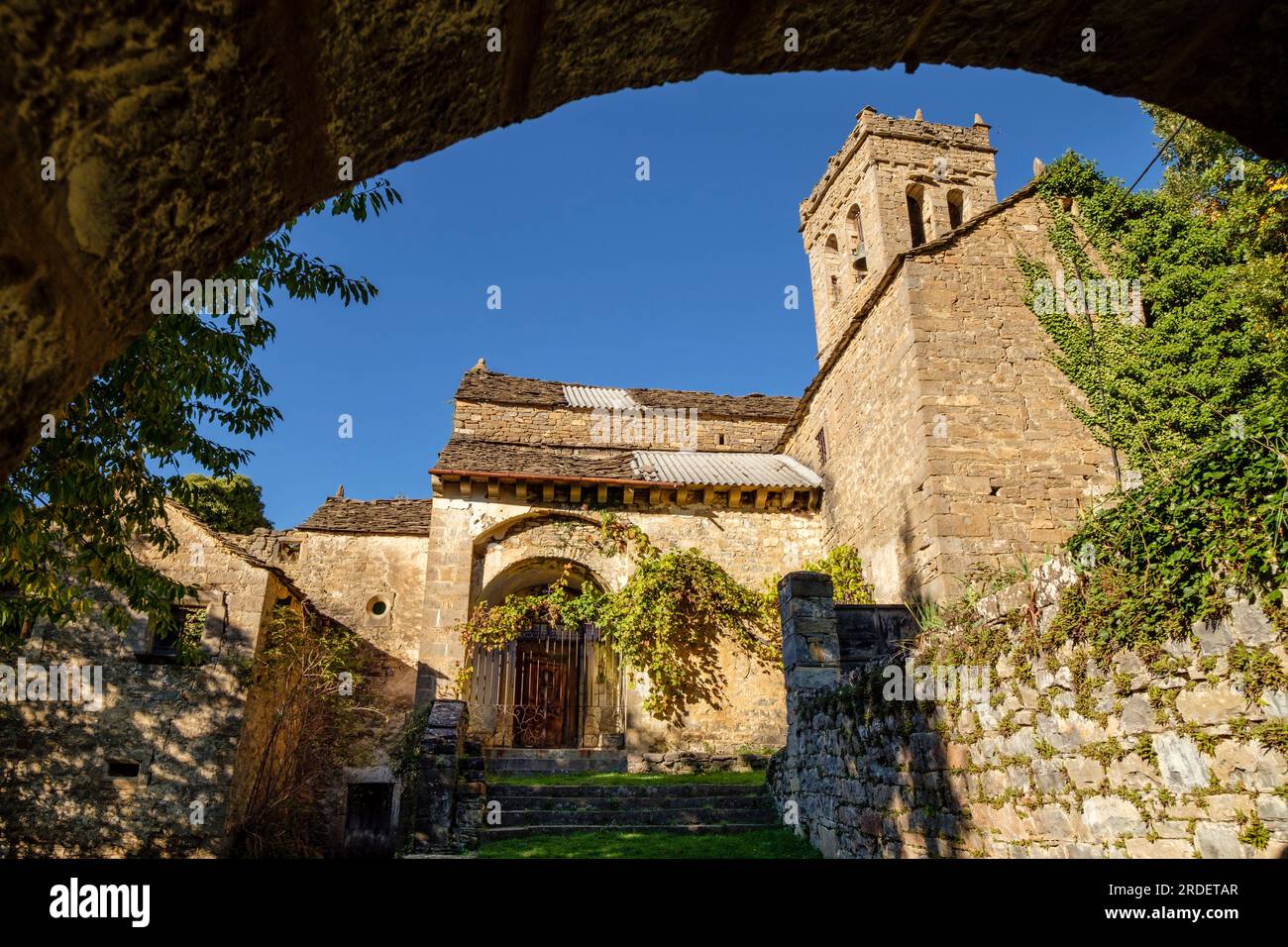 Church of the Virgin of the Assumption, 12th century, Asín de Broto, municipality of Broto, Sobrarbe, Huesca, Aragon, Pyrenees mountain range, Spain Stock Photo
