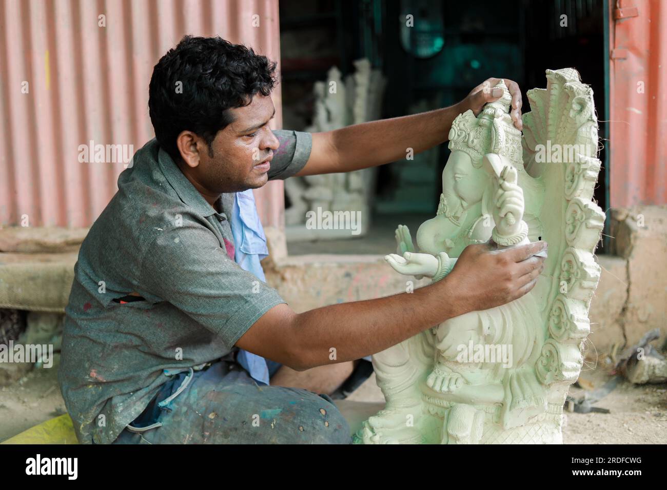 Ganesh, Ganpati idol or murti making process, Workshop for making idols ...