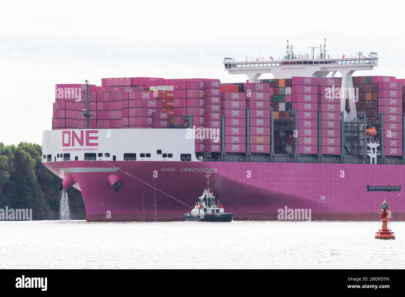 https://c8.alamy.com/comp/2RDFD7N/pink-container-freighter-one-innovation-of-the-shipping-company-ocean-network-express-europe-ltd-on-the-elbe-river-entering-the-port-of-hamburg-2RDFD7N.jpg