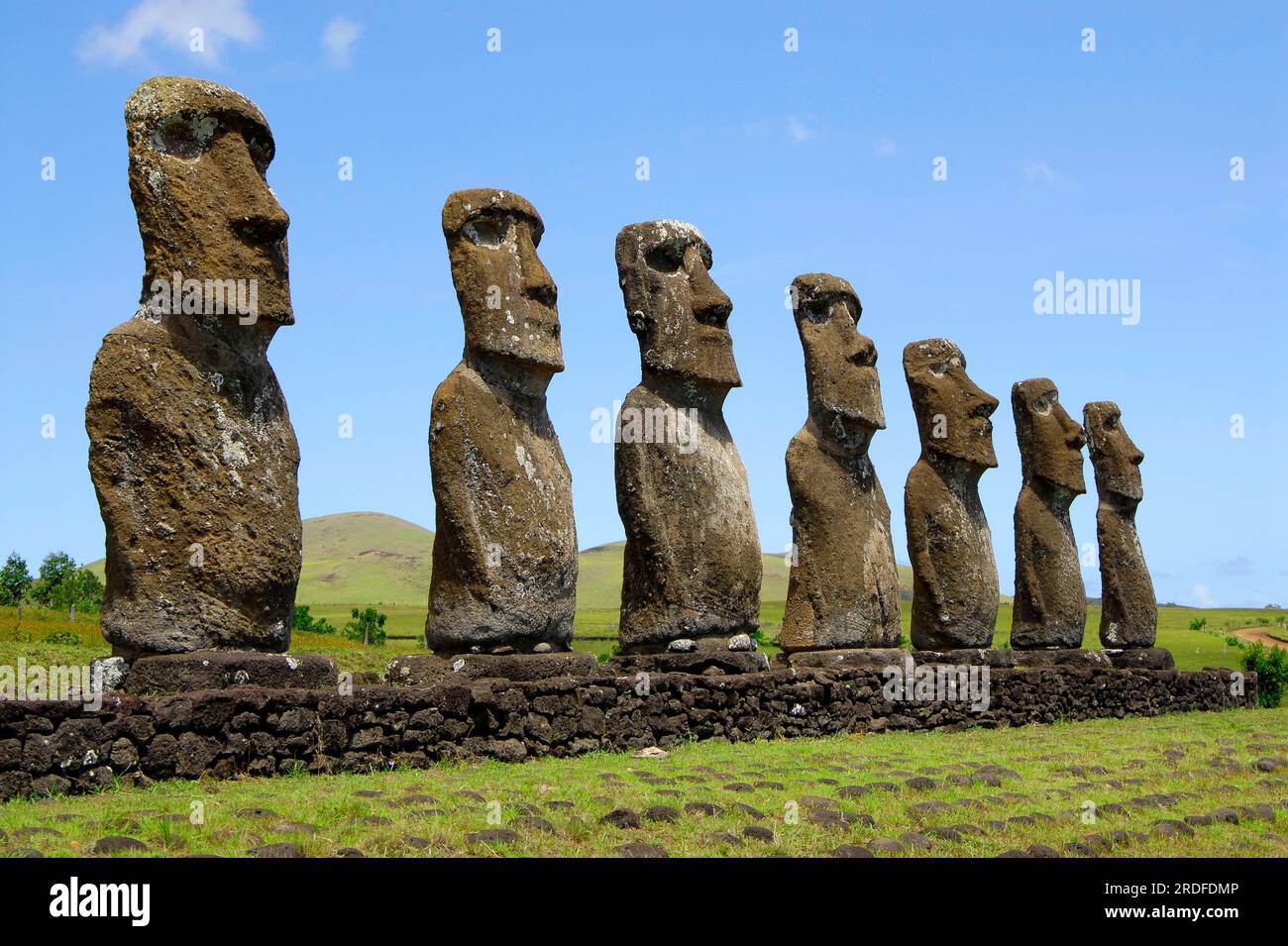 Moai Stone Sculptures (Roa (fish) ) Hanga, Rapa Nui, Easter Island ...