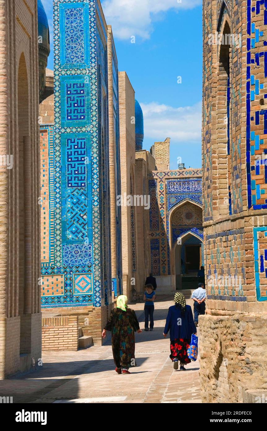 Visitors in Shah-e-Sende necropolis, Samarkand, Uzbekistan, Shahi Sinda, Necropolis Stock Photo