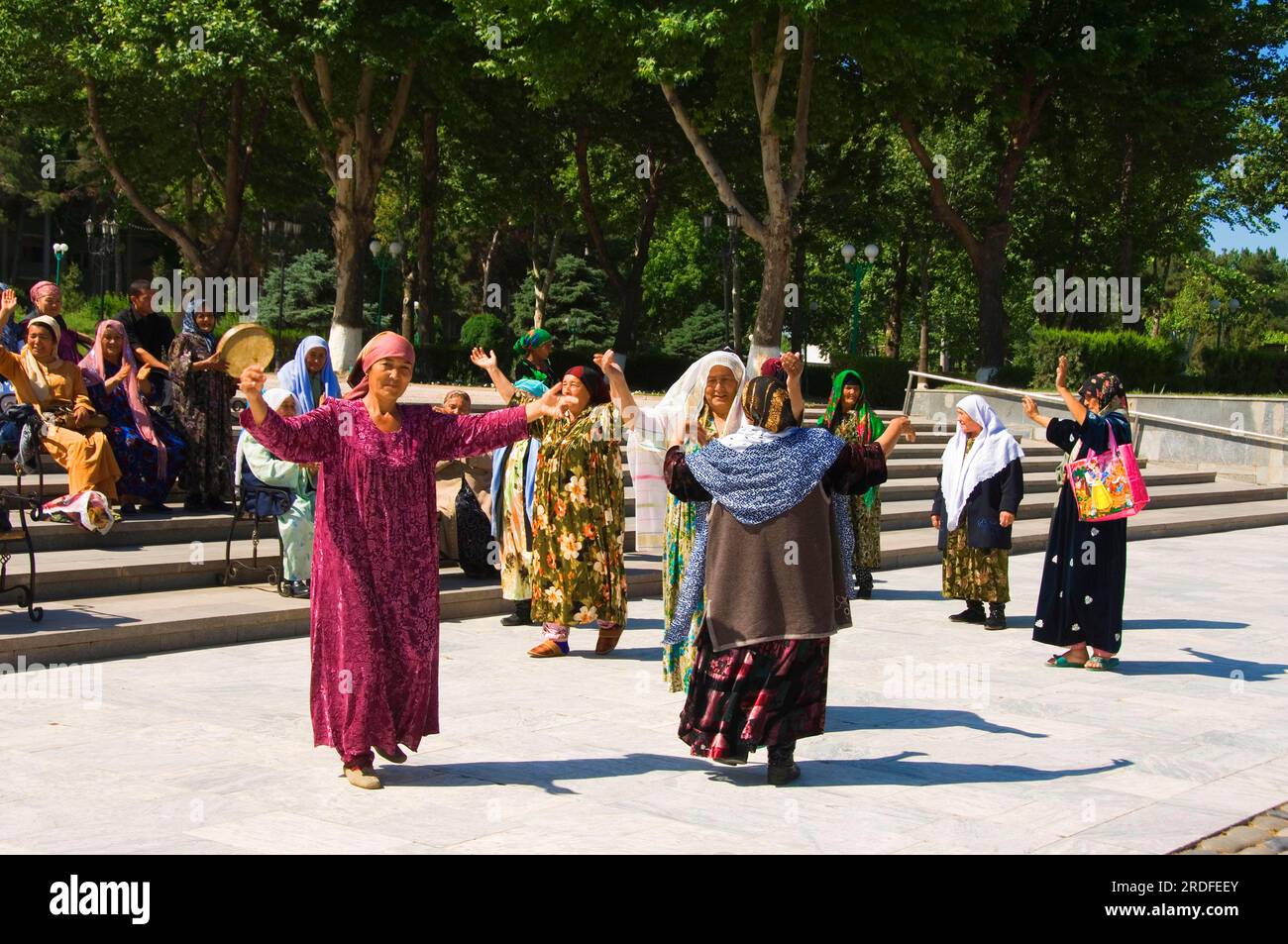 Dancing Uzbek women, Samarkand, Uzbekistan Stock Photo