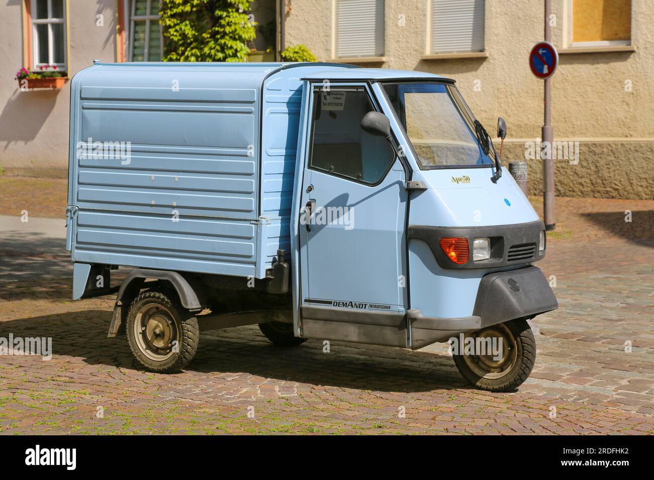 288 Piaggio Ape 50 Images, Stock Photos, 3D objects, & Vectors