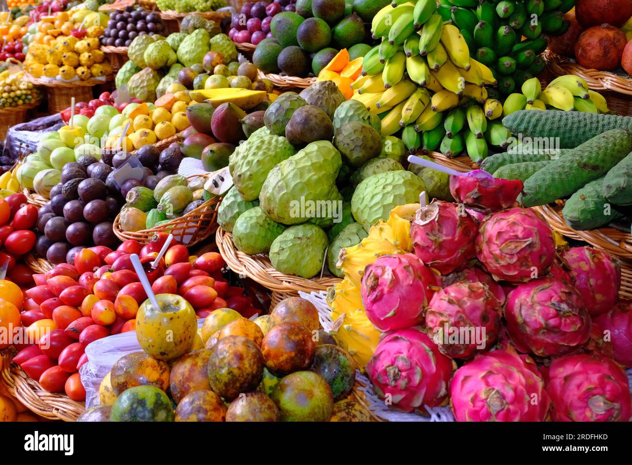 Blick auf Obststand, exotische Fruechte, Bauernmarkt, Mercado dos Lavradores, Funchal, Madeira Stock Photo