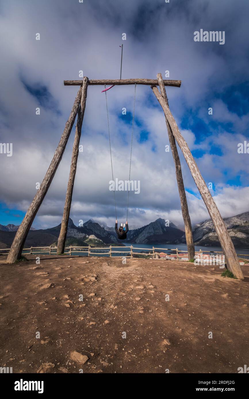 PHOTOGRAPH OF A GIANT SWING IN RIAÑO (LEÓN), TAKEN IN APRIL 2023 Stock Photo