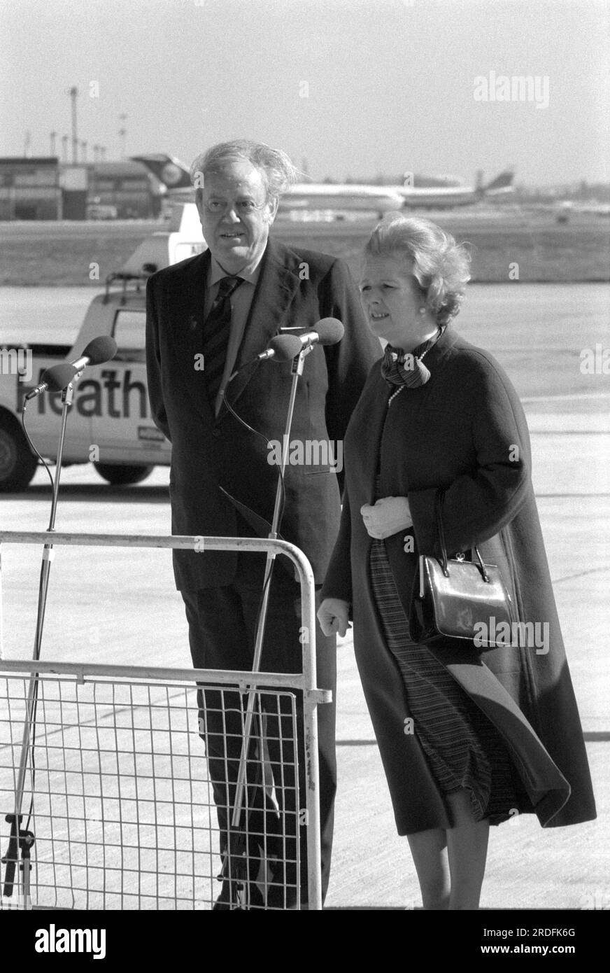 80-1720  MARGARET THATCHER & LORD CHRISTOPHER SOAMES at hois return to the UK from Southern Rhodesia,  19 April 1980 Heathrow Airport VIP area Stock Photo