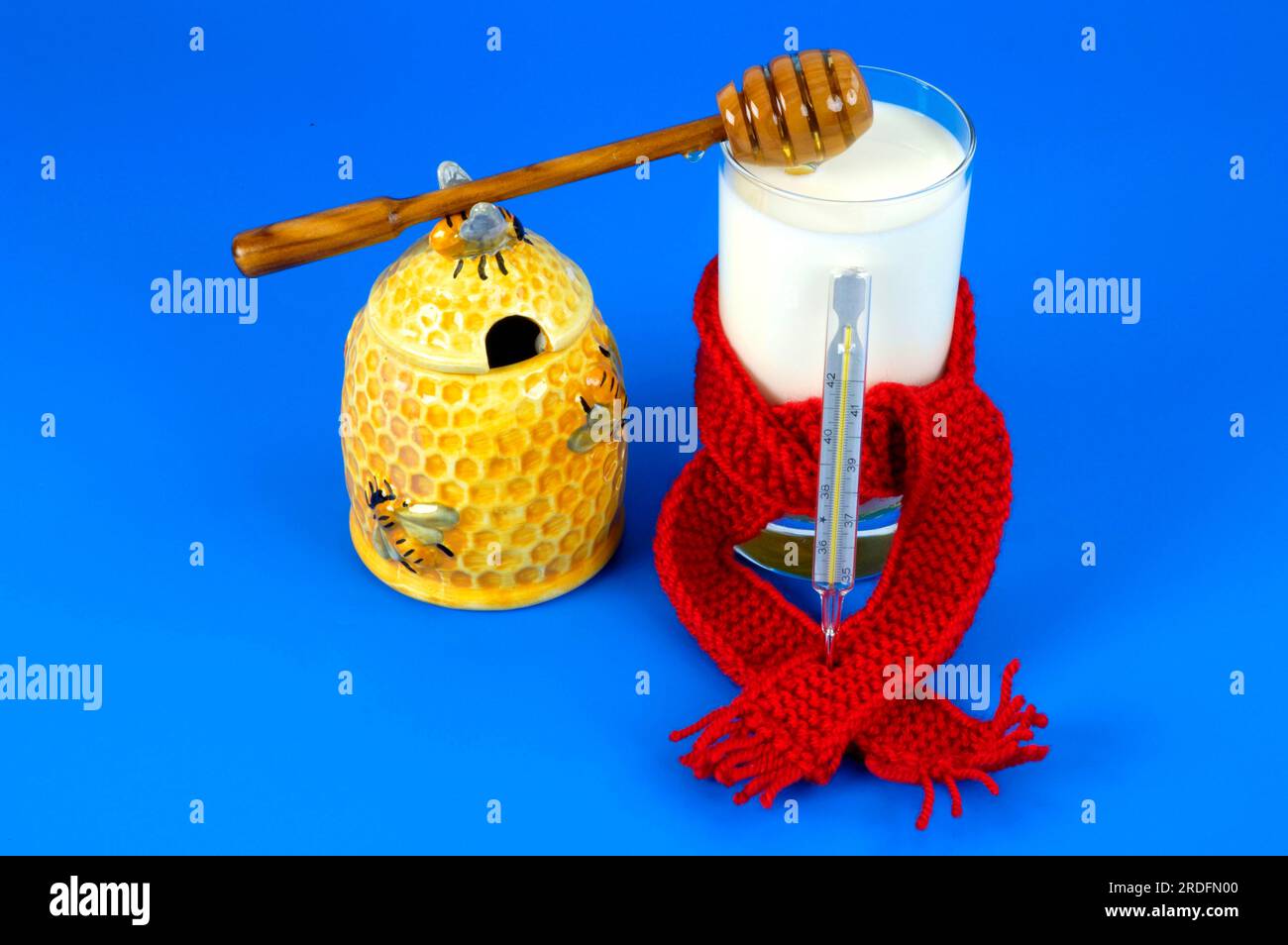 https://c8.alamy.com/comp/2RDFN00/jar-with-honey-milk-scarf-and-clinical-thermometer-cold-home-remedy-mercury-thermometer-honey-pot-2RDFN00.jpg