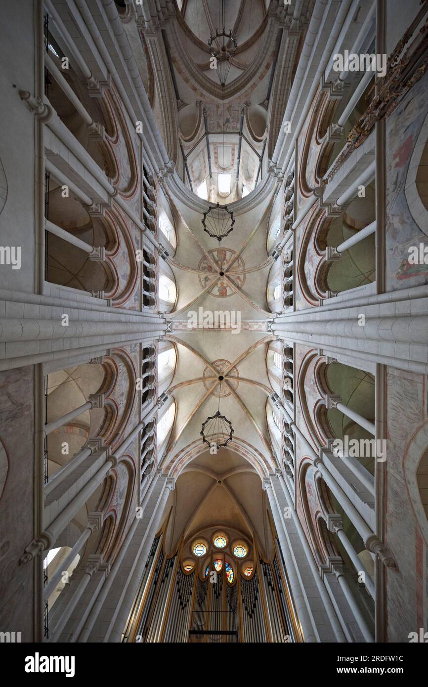 Limburg Cathedral St. George, interior view with view upwards to the vault, Limburg an der Lahn, Hesse, Germany Stock Photo