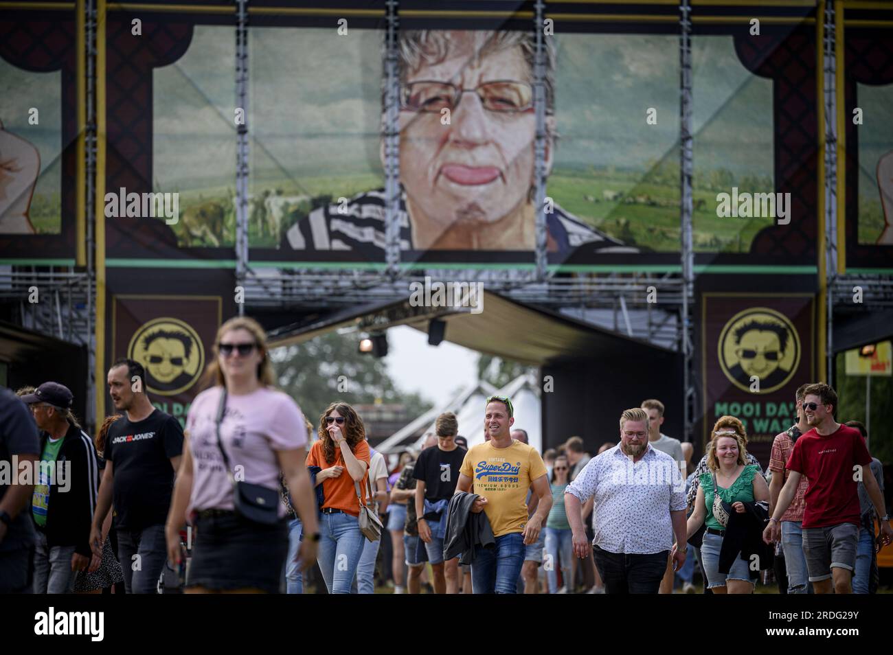 Festivalgoers hi-res stock photography and images - Page 8 - Alamy