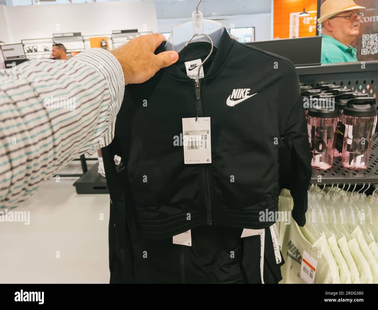 Nike clothes outlet online