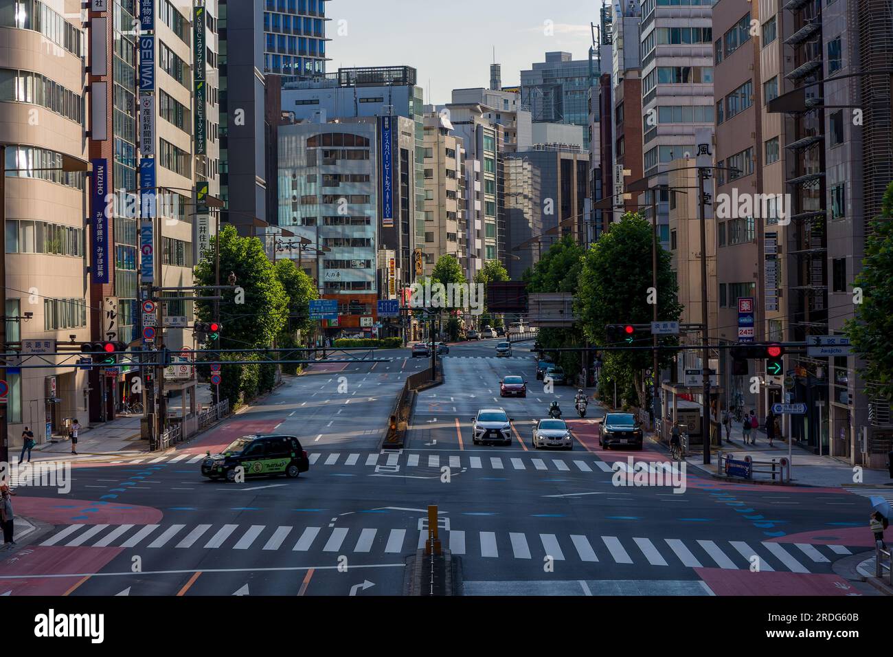 Hot summer day in tokyo hi-res stock photography and images - Alamy