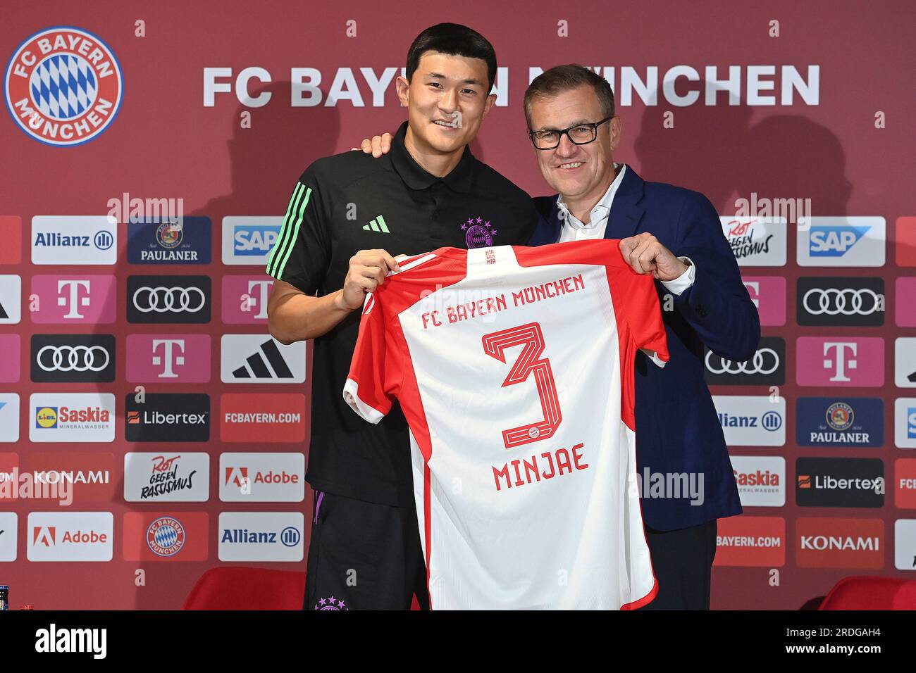 Munich. 21st July, 2023. Minjae KIM (FC Bayern Munich) with Jan