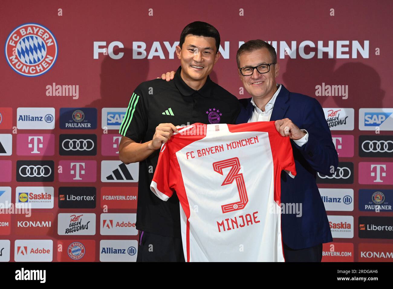 Munich. 21st July, 2023. Minjae KIM (FC Bayern Munich) with Jan ...