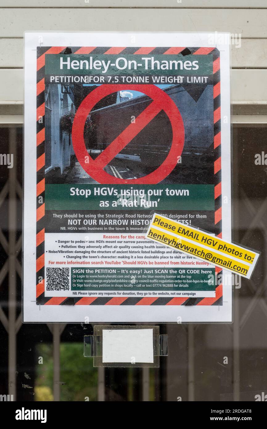 Poster protesting large HGVs or lorries in Henley-on-Thames using the historic town centre as a rat run, Oxfordshire, England, UK Stock Photo