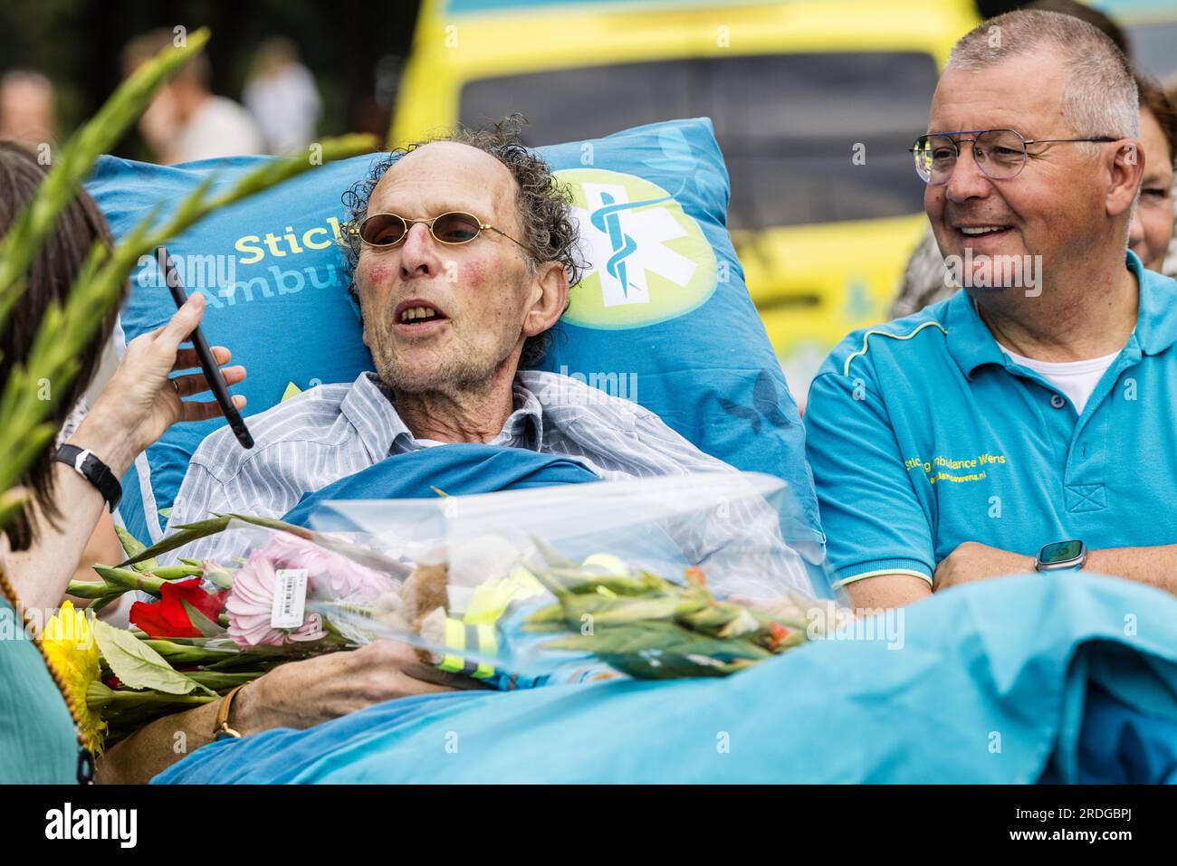NIJMEGEN - 21072023, Mr. Art is waiting for its XXX together with  volunteers from the Ambulance Wens Foundation. Walkers walk on the Via  Gladiola during the last day of the Nijmegen Four