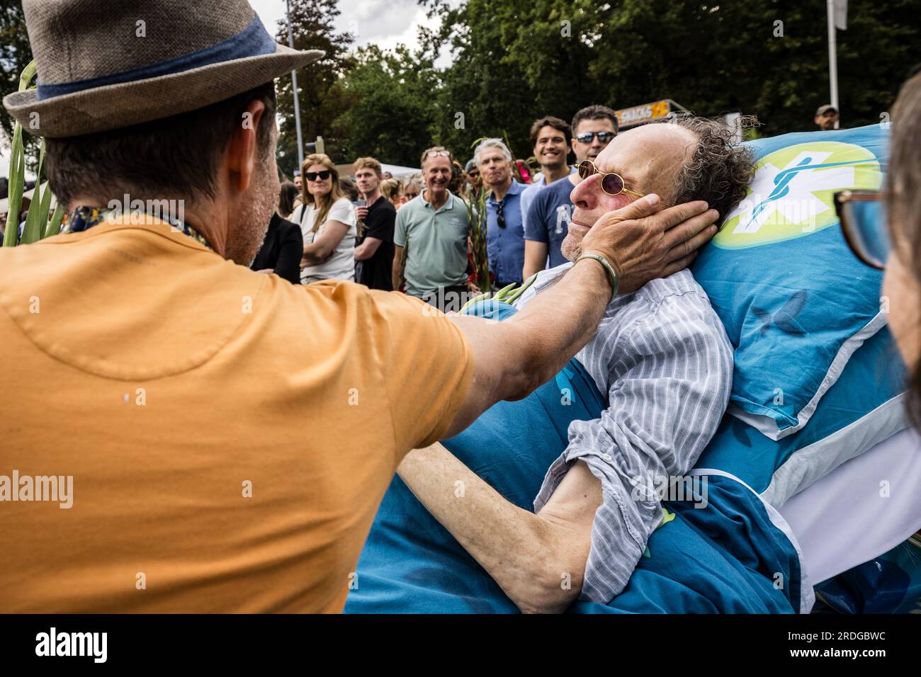 NIJMEGEN - 21072023, Mr. Art is waiting for its XXX together with  volunteers from the Ambulance Wens Foundation. Hikers walk on the Via  Gladiola during the last day of the Nijmegen Four