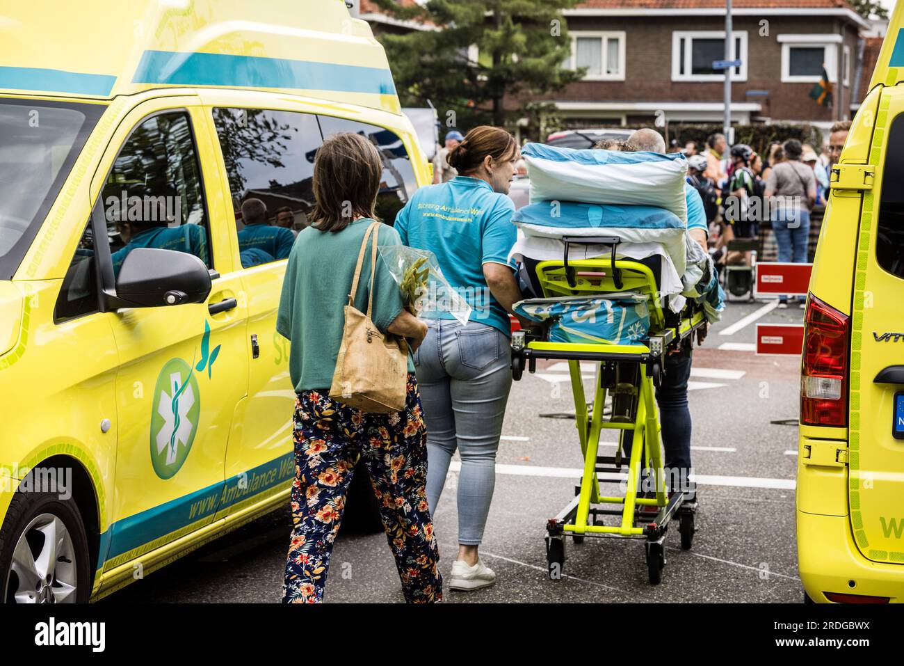 NIJMEGEN - 21072023, Mr. Art is waiting for its XXX together with  volunteers from the Ambulance Wens Foundation. Walkers walk on the Via  Gladiola during the last day of the Nijmegen Four