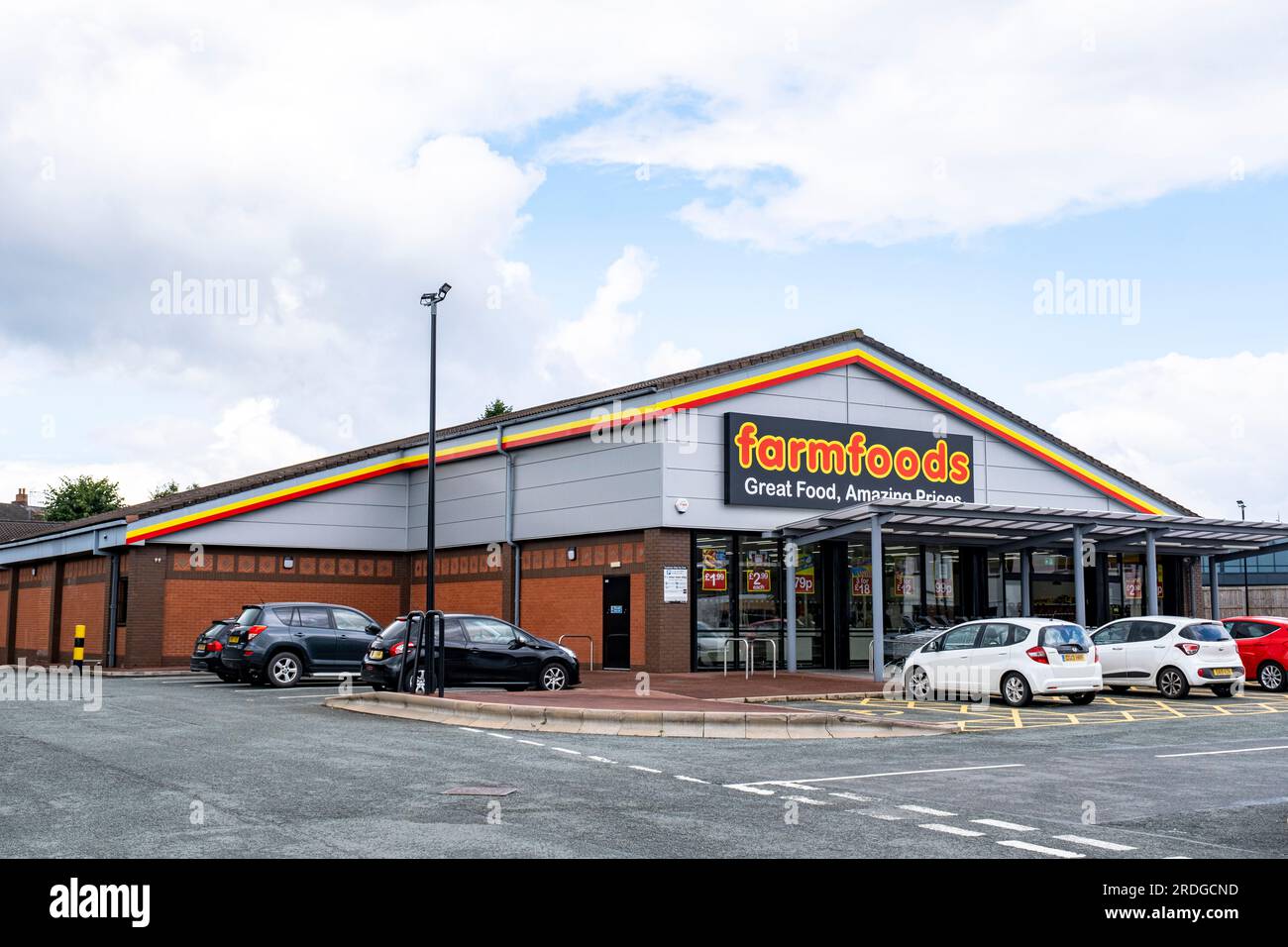 Farmfoods store in Winsford Cheshire UK Stock Photo