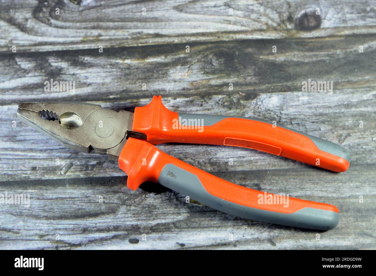 Electricity Pliers, an important tool for electricians, useful when