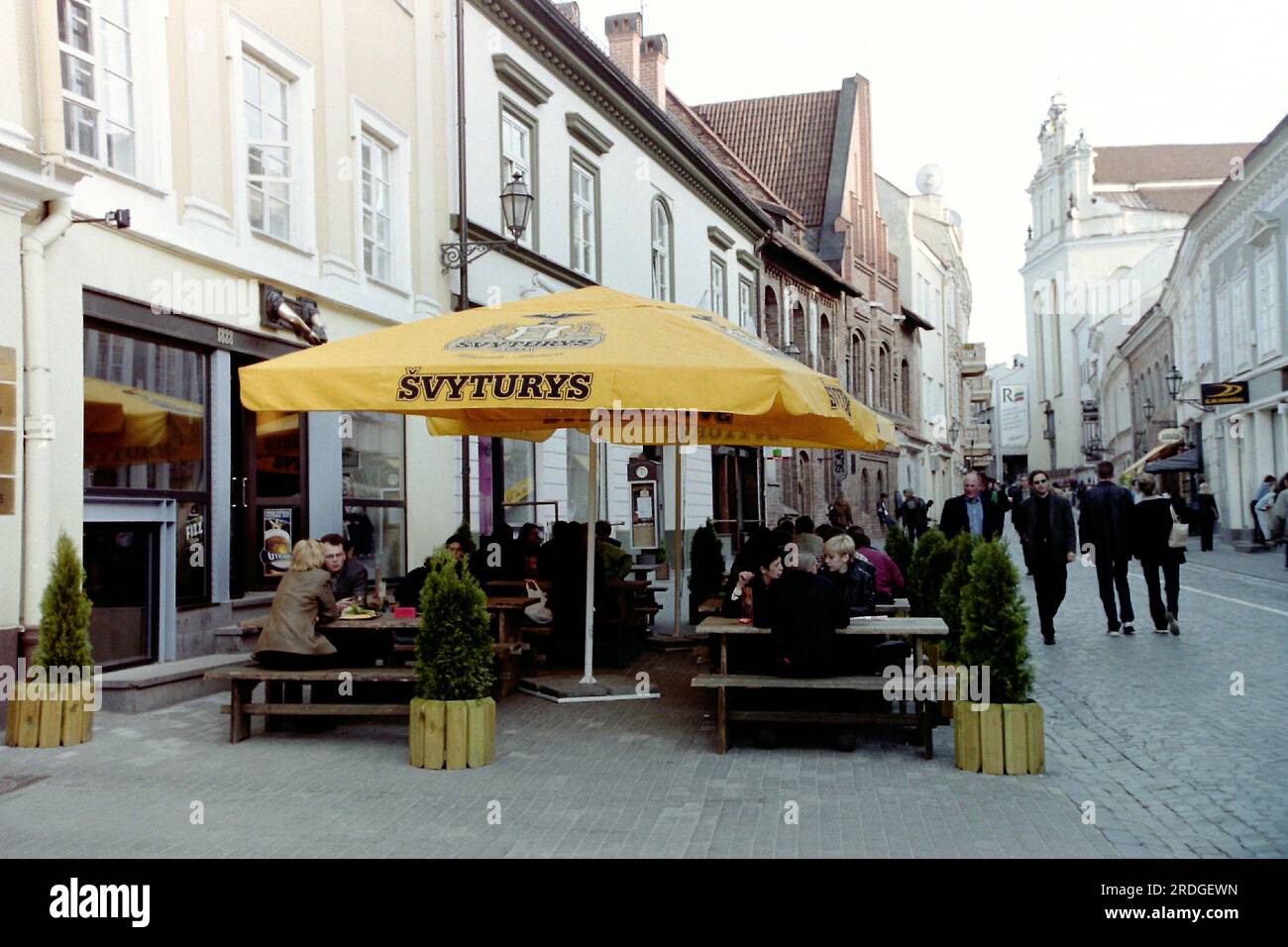 Street cafe under an umbrella in old Vilnius Stock Photo - Alamy