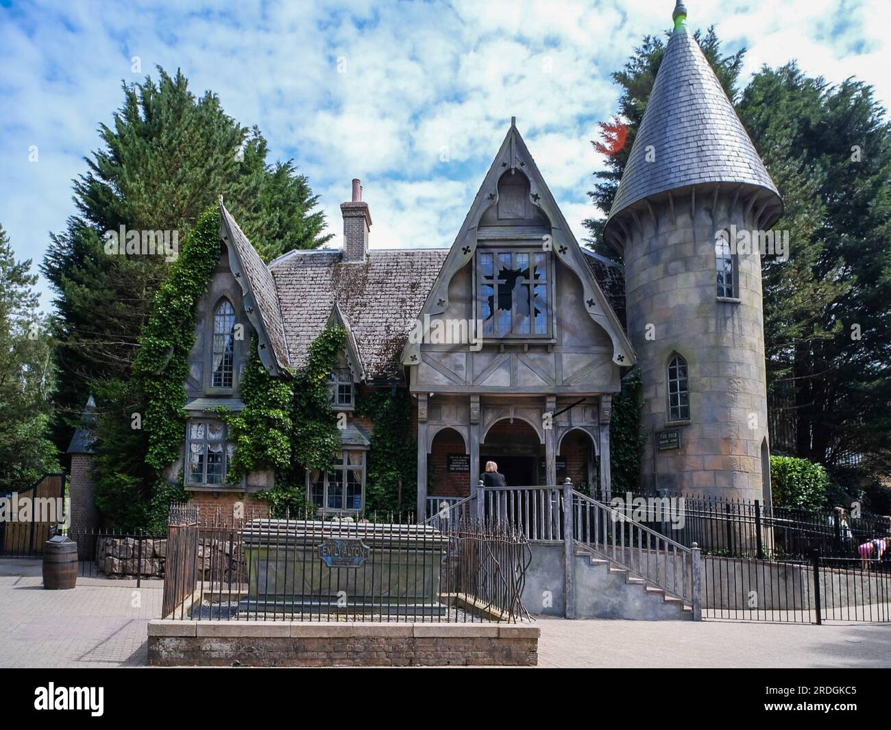 The Curse of Alton Manor - scary ghost house style haunted mansion at Alton Towers Stock Photo