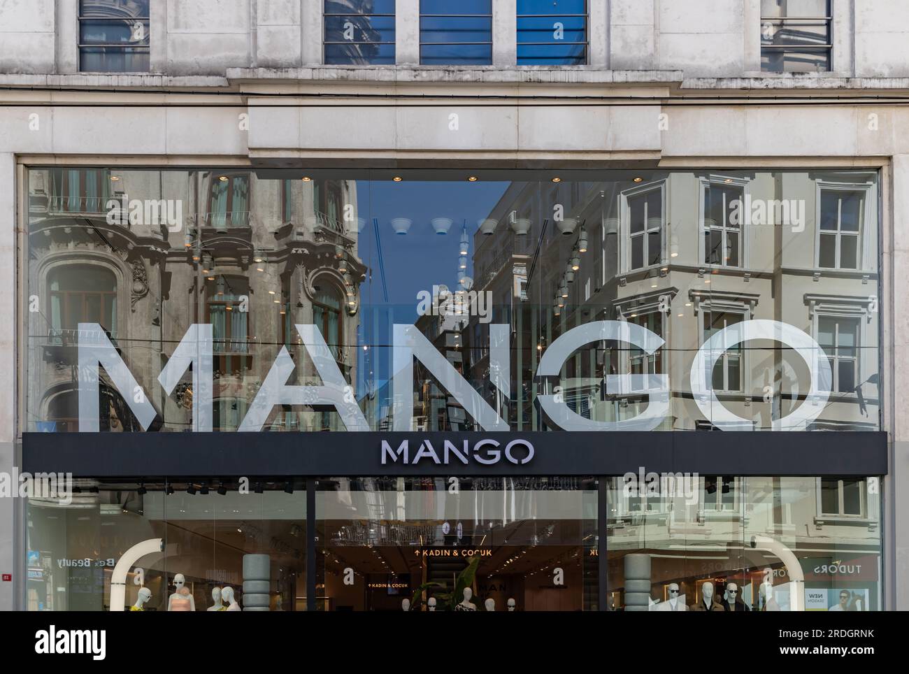 A picture of the facade of a Mango store Stock Photo Alamy