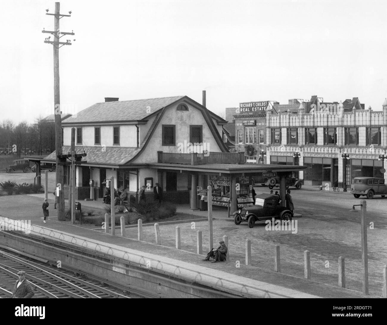 Mineola, New York: c.1926 The train station at Mineola on Long Island ...