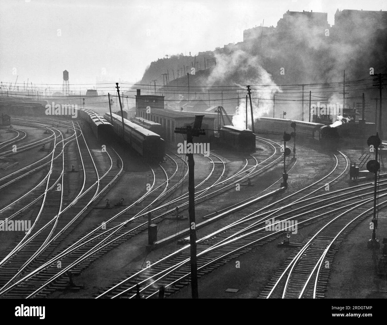 Railroad yards hi-res stock photography and images - Alamy