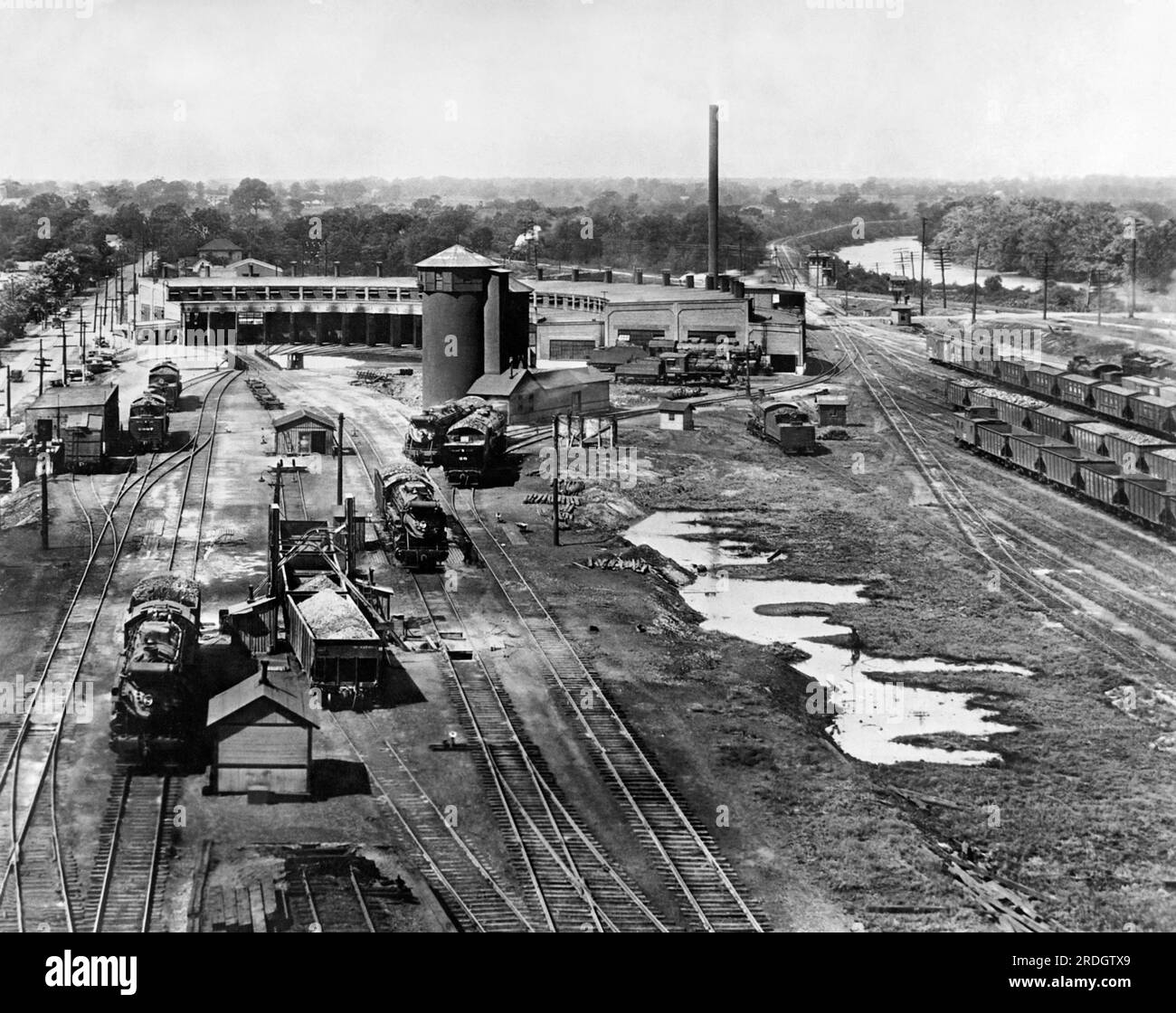 Railroad roundhouse Black and White Stock Photos & Images Alamy