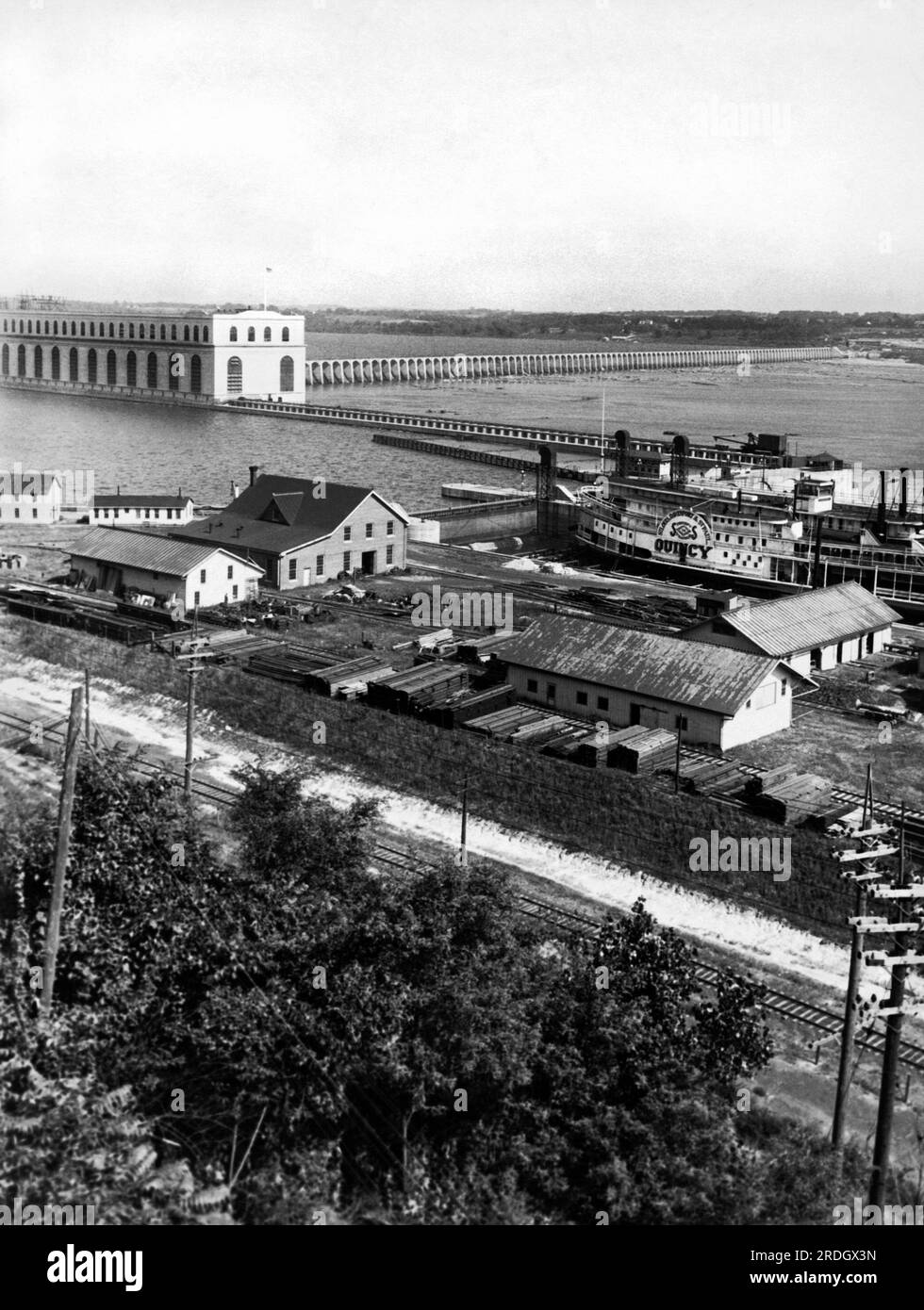 Keokuk, Iowa c. 1920 The sidewheeler "Quincy" going through the locks