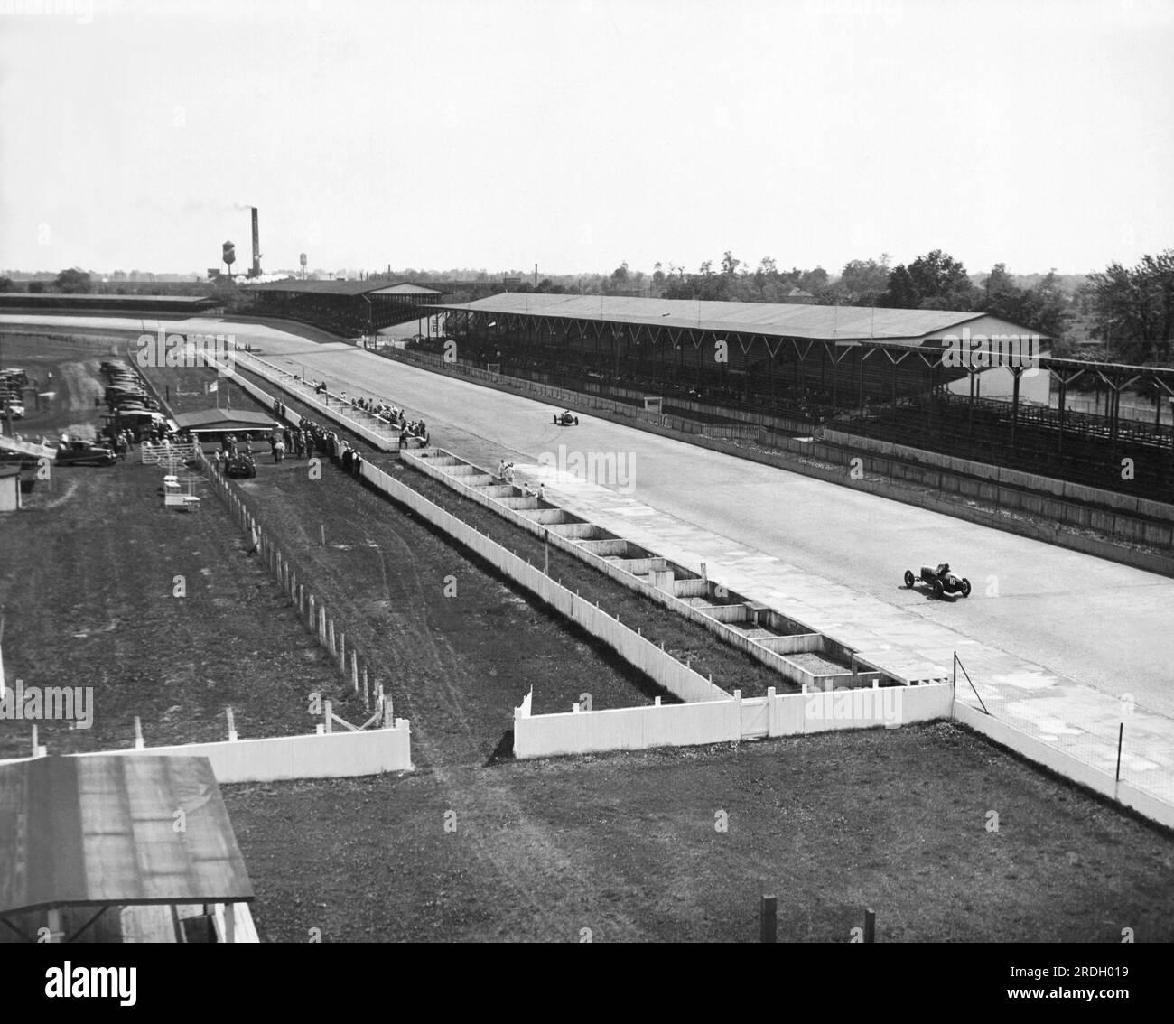 Indianapolis, Indiana:  May 26, 1927 A view of the Indianapolis Speedway where elimination trials are taking place for the fifteenth International 500 mile race.. The minimum qualifying speed is 90 mph and some of the cars working out have been hitting as high as 118 mph. Stock Photo
