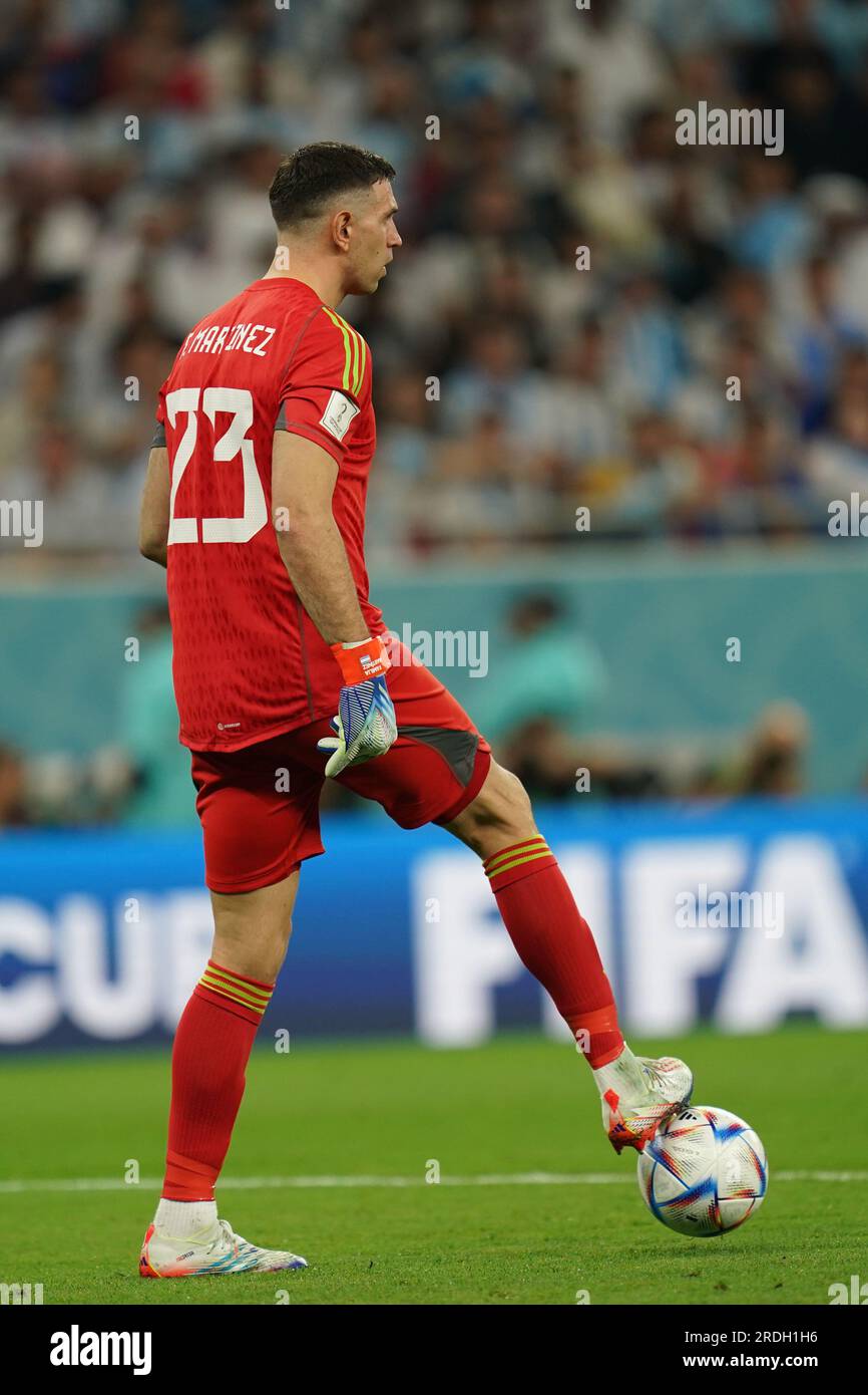 Emiliano Martinez pulls out THAT dance again after saving a penalty in Argentina