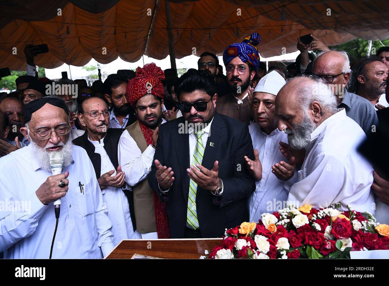 Governor Sindh, Kamran Tessori and others are offering funeral prayer of Nawab of Junagadh Muhammad Jahangir Khanji, at Fatima Jinnah road in Karachi on Friday, July 21, 2023. Nawab of Junagarh Muhammad Jahangir Khanji passed away at the age of 67. Khanji spent his last time with family members at a hospital where he was under treatment for some days. He was reportedly getting treatment after being diagnosed with cancer. Stock Photo