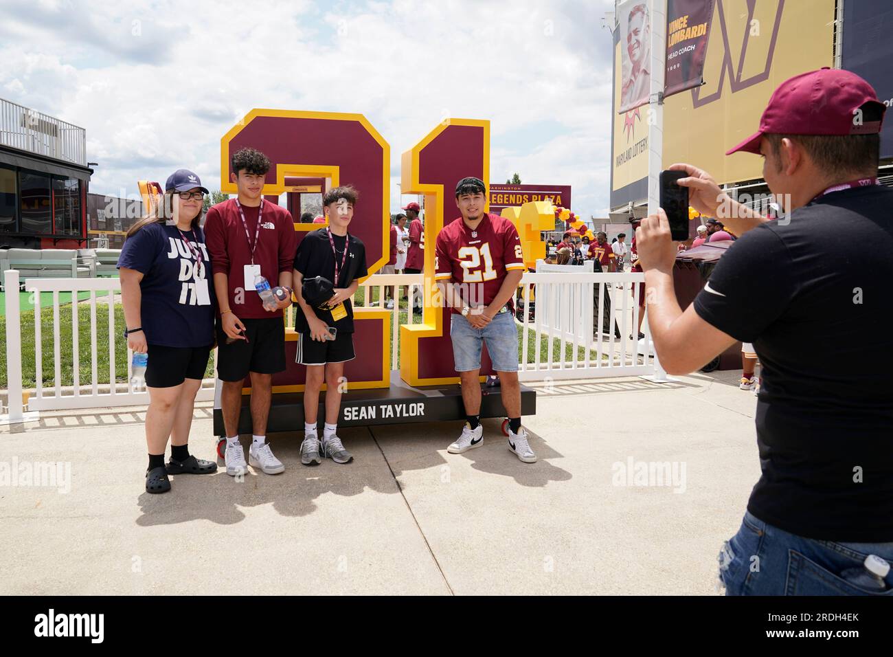 The Commanders unveil a Sean Taylor memorial on the 15th anniversary of his  death 