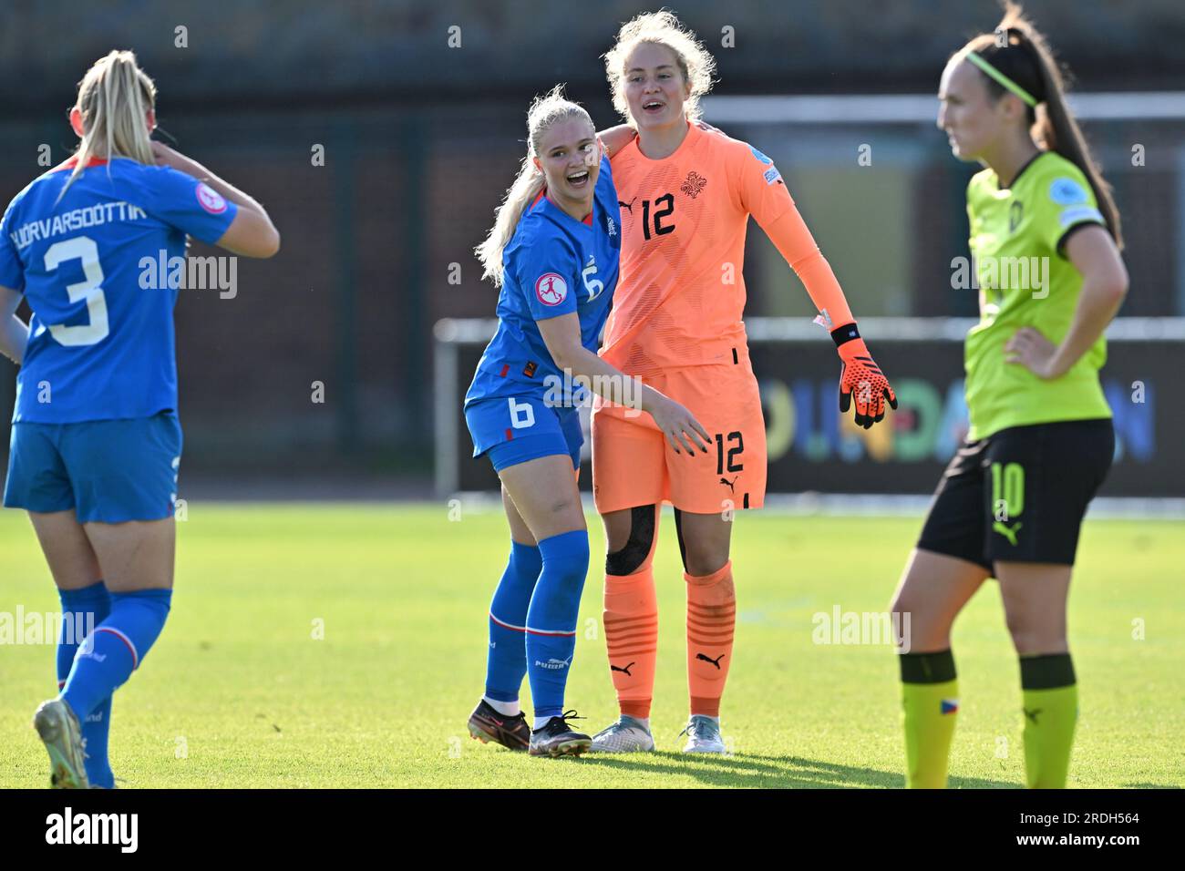 La Louviere, Belgium. 21st July, 2023. Mikaela Petursdottir (6) of Iceland and goalkeeper Fanney Inga Birkisdottir (12) of Iceland pictured celebrating after winning a female soccer game between the national women under 19 teams of Iceland and Czechia at the UEFA Women's Under-19 EURO Final Tournament on the second matchday in Group B on Friday 21 July 2023 in La Louviere, Belgium . Credit: sportpix/Alamy Live News Stock Photo