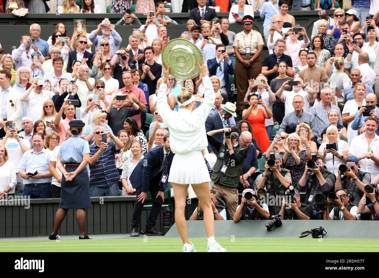 Photographers take pictures of Marketa Vondrousova with the winners