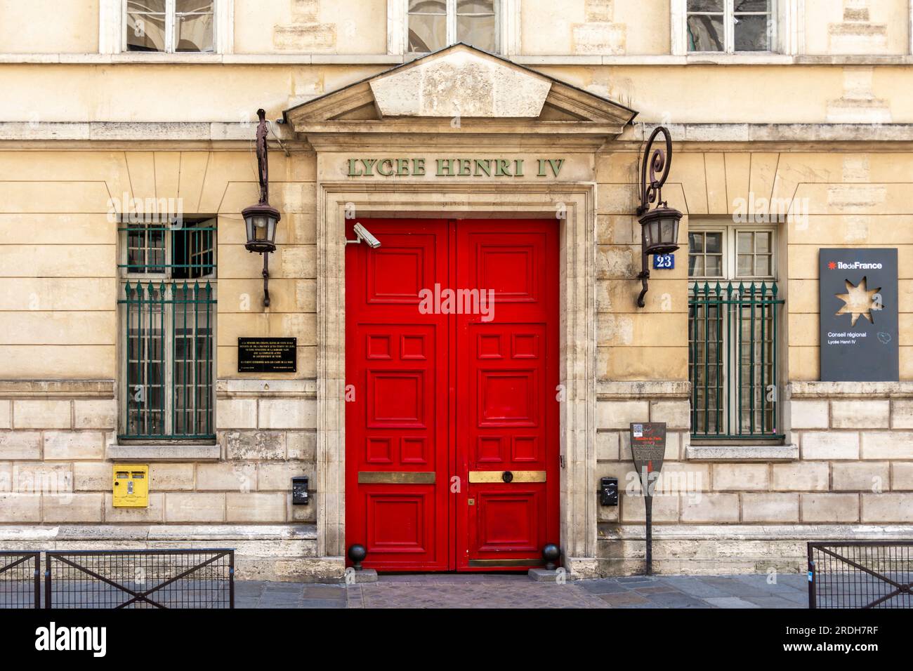 Henri iv paris school hi-res stock photography and images - Alamy