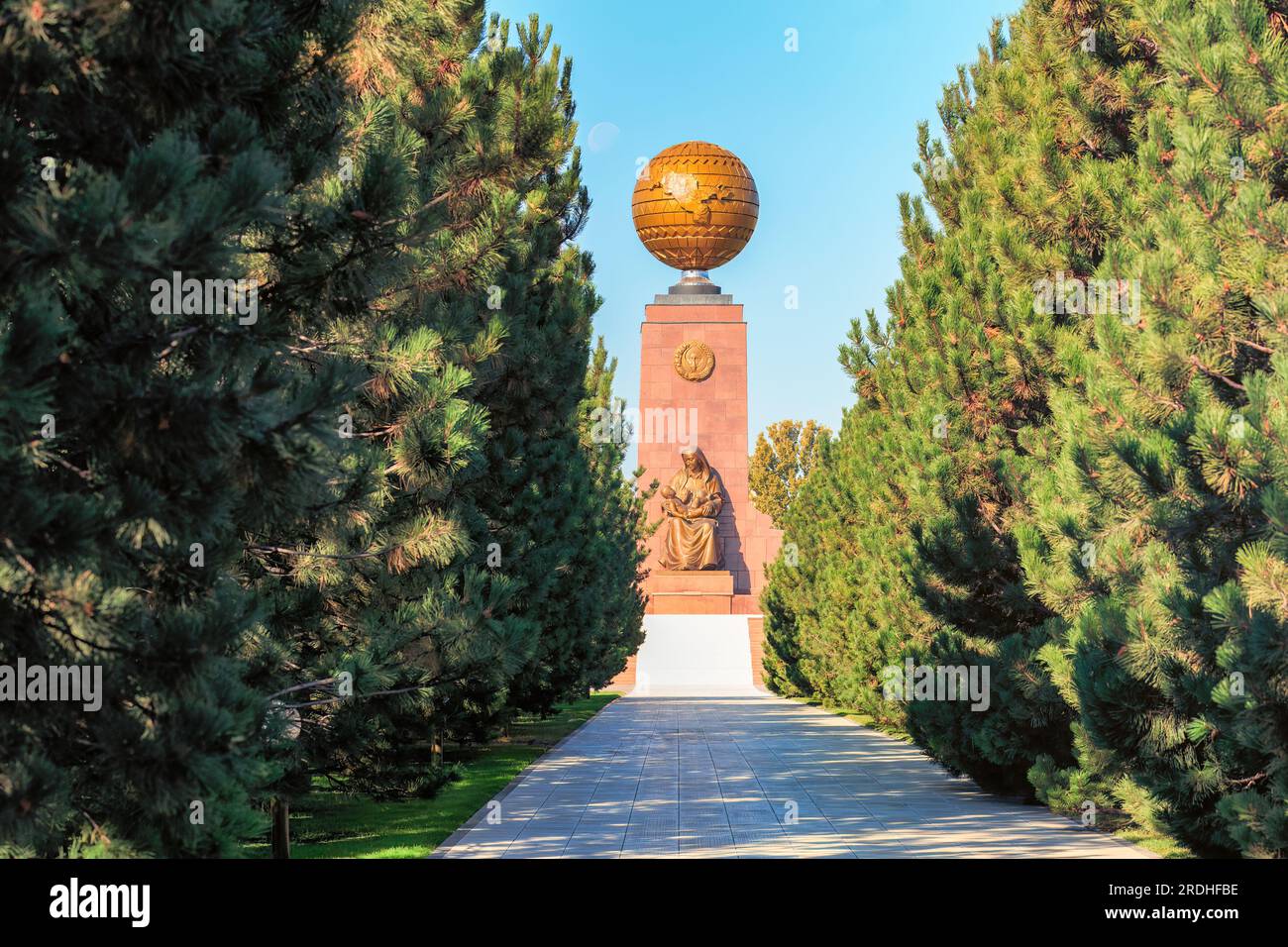 Tashkent Independence Square, Ankhor Park, and the Monument of Courage are three significant landmarks that are located next to each other in the cent Stock Photo