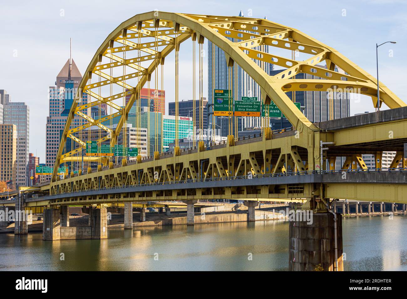 View of the Fort Pitt Bridge and the Pittsburgh downtown behind it ...