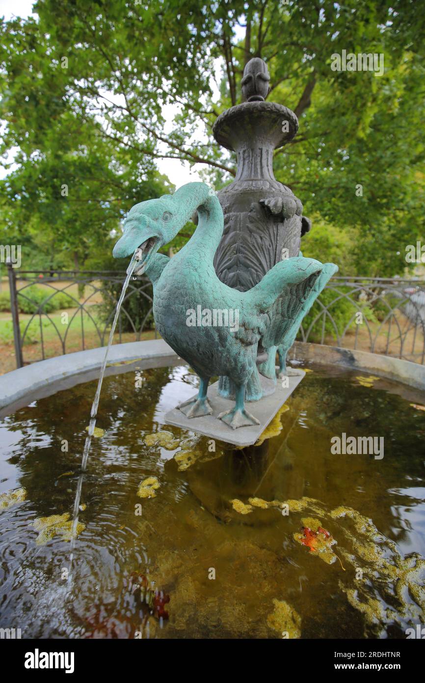 Swan fountain with bowl and swan figure, Englischer Garten, Meiningen