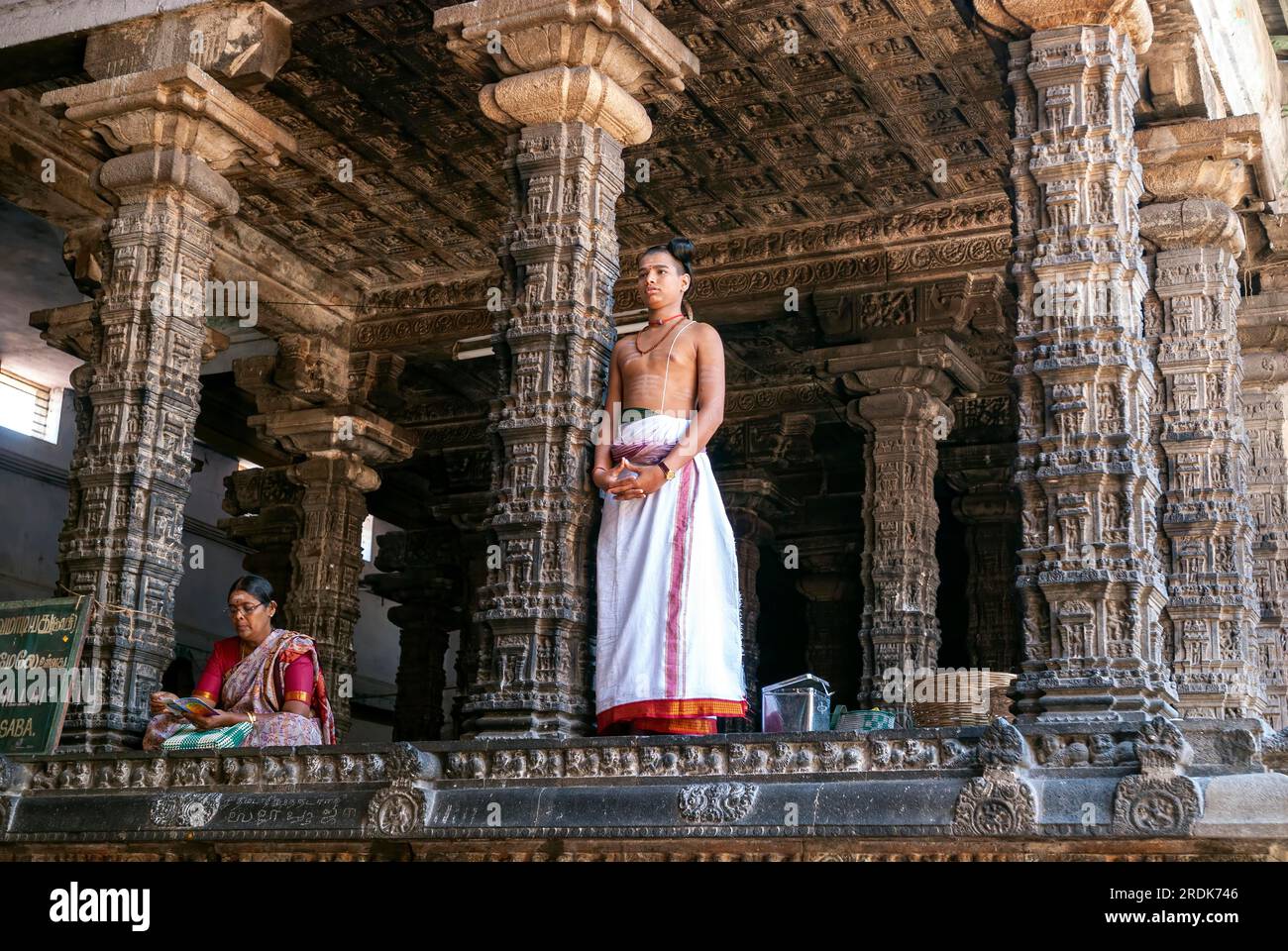 Temple priest at the Nritta Sabha or Hall of Dance with some fine pillars in Thillai Nataraja temple, Chidambaram, Tamil Nadu, South India, India Stock Photo