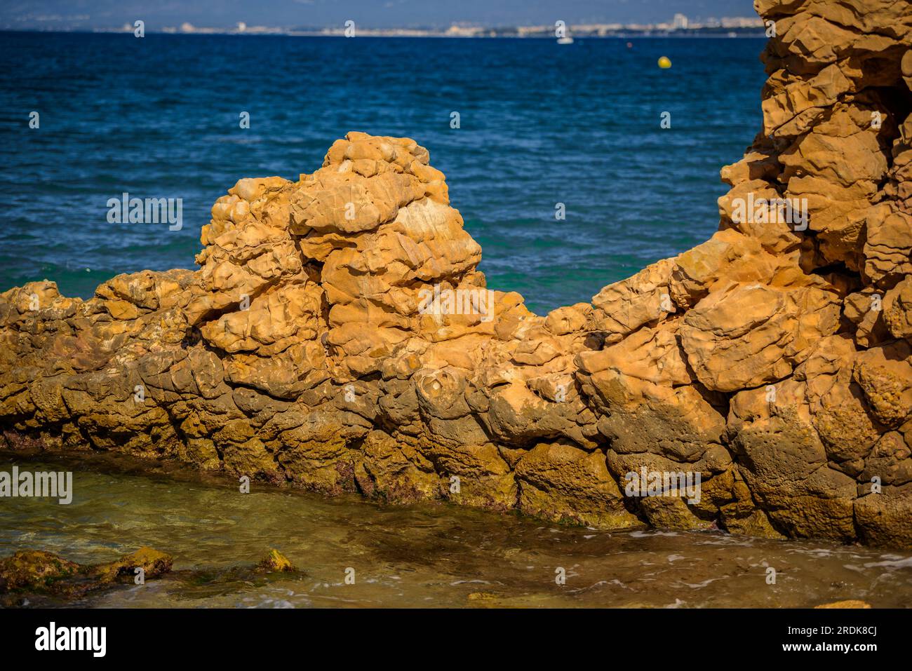 Cliff that gives its name to the Cala de la Penya Tallada cove in Salou, on the Costa Dauada coast (Tarragona, Catalonia, Spain) Stock Photo
