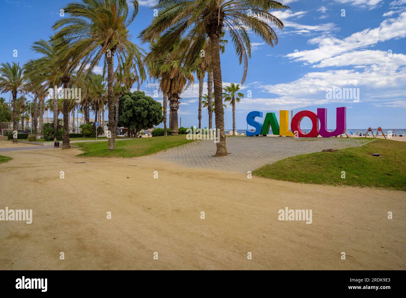 Jaume I promenade, the seafront promenade of Salou on a summer afternoon (Tarragona, Catalonia, Spain) ESP: Paseo de Jaime I, paseo marítimo de Salou Stock Photo