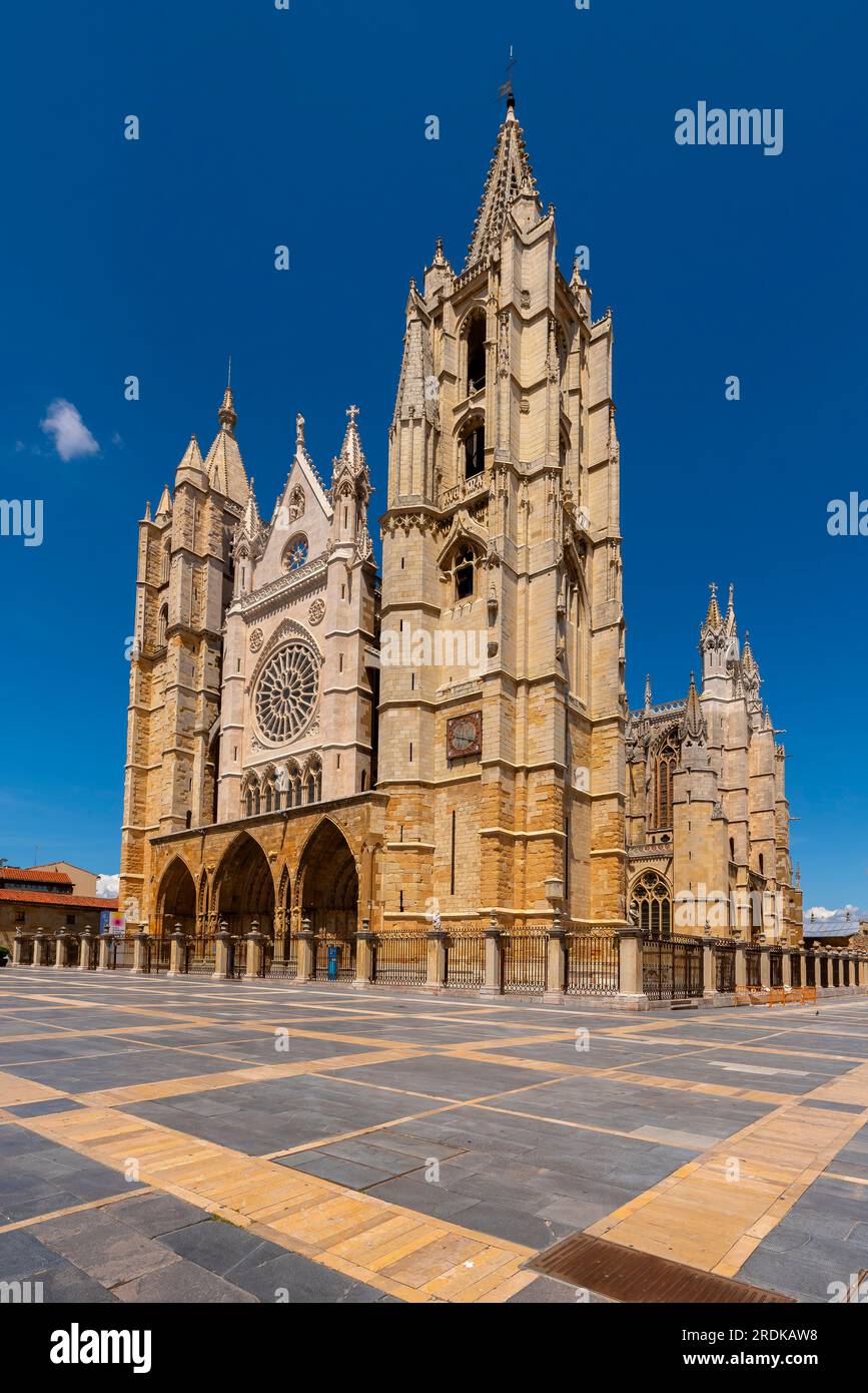 Santa María de Regla de León Cathedral is undoubtedly the city’s famous landmark. The history starts in the 10th century when  King of León Ordoño II Stock Photo