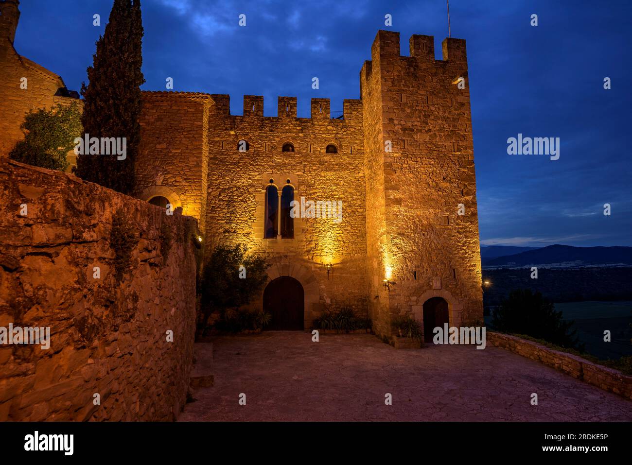 Montsonís Castle illuminated at night and at blue hour (La Noguera, Lleida, Catalonia, Spain) ESP: Castillo de Montsonís iluminado en la hora azul Stock Photo