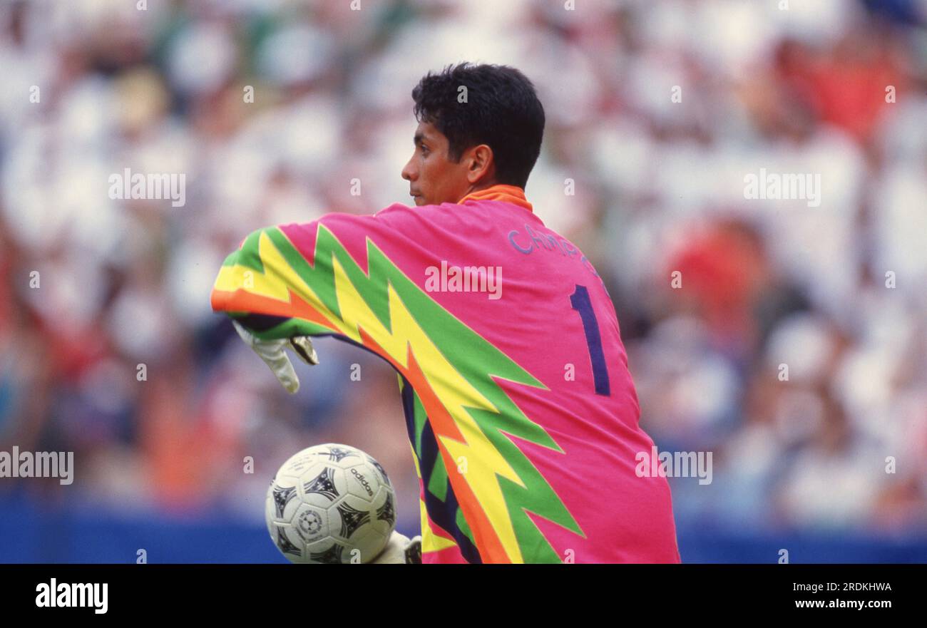 Washington, Vereinigte Staaten. 22nd July, 2023. firo, 06/28/1994 archive picture, archive photo, archive, archive photos football, soccer, WORLD CUP 1994 USA, 94 group phase, group E Italy - Mexico 1:1 Jorge Campos, half figure Credit: dpa/Alamy Live News Stock Photo