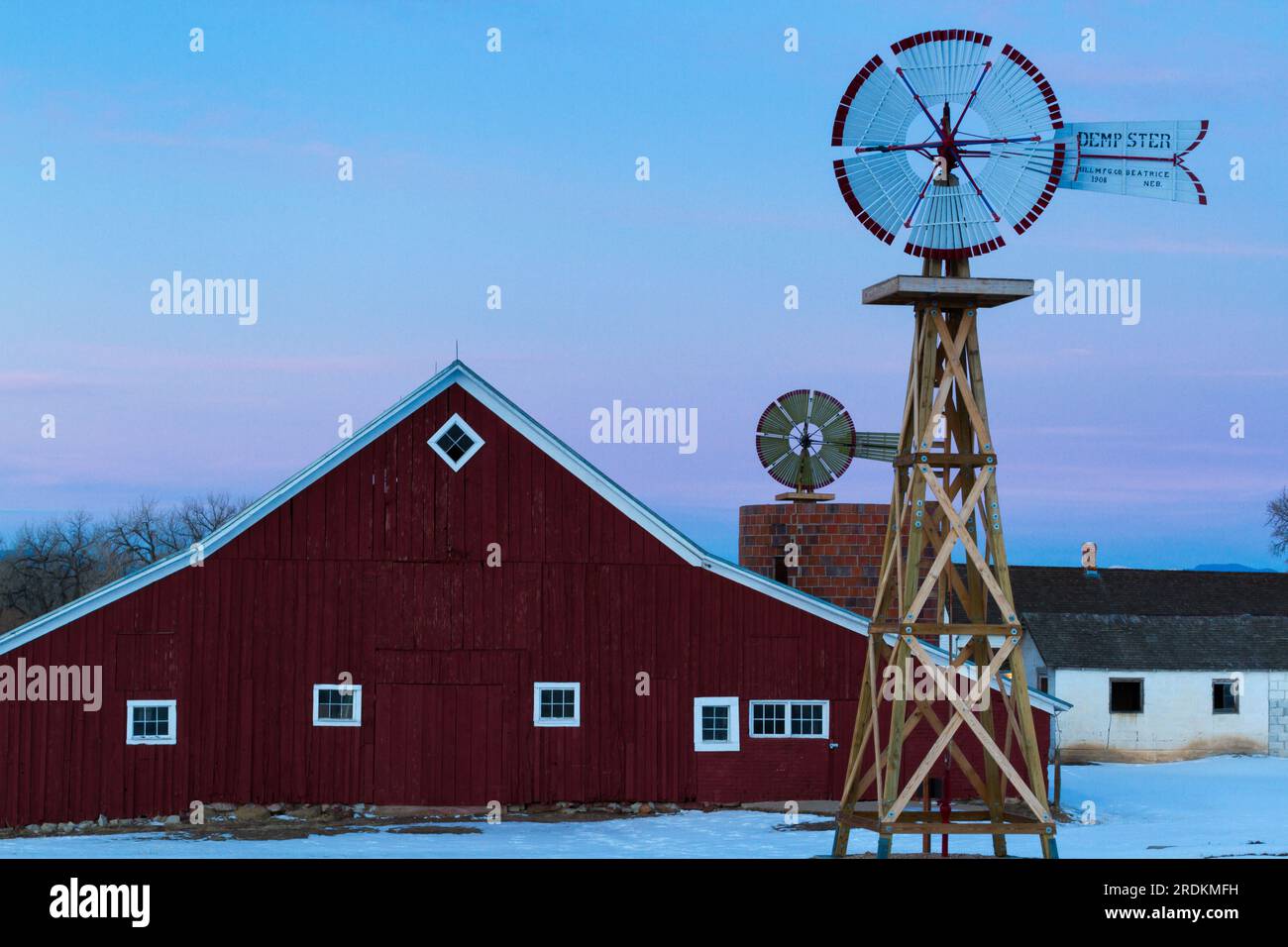 Old Red Barn Stock Photo - Alamy