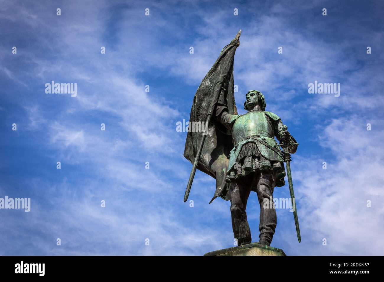 Segovia, Spain, 3.10.21. Monument to Juan Bravo, leader of the rebel Comuneros, standing in full armour, holding a flag in his right hand. Stock Photo