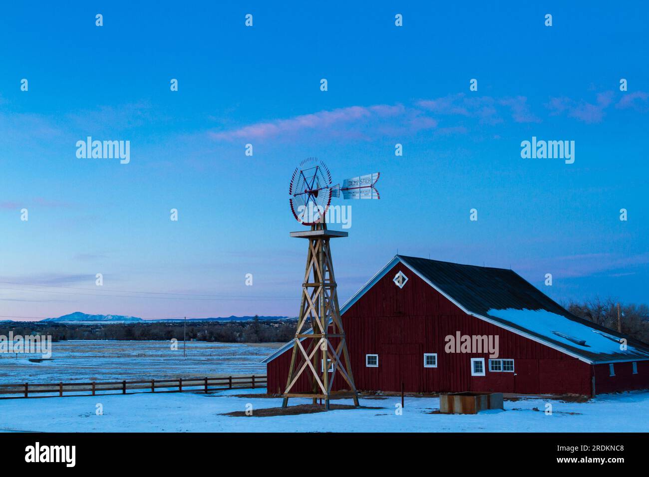 Old Red Barn Stock Photo - Alamy